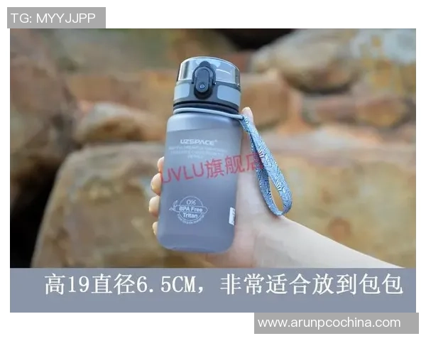 便携折叠足球水杯设计理念与使用体验分享