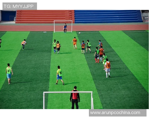 佳慧在绿茵场上展现风采足球梦想与青春激情交织的故事