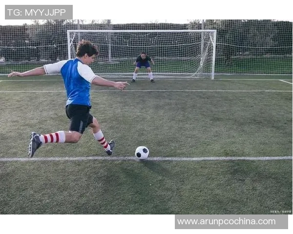 提升足球射门精准度的必备工具足球射球网的选择与使用技巧解析